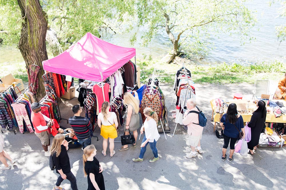 Ett loppisstånd på Hornstull marknad